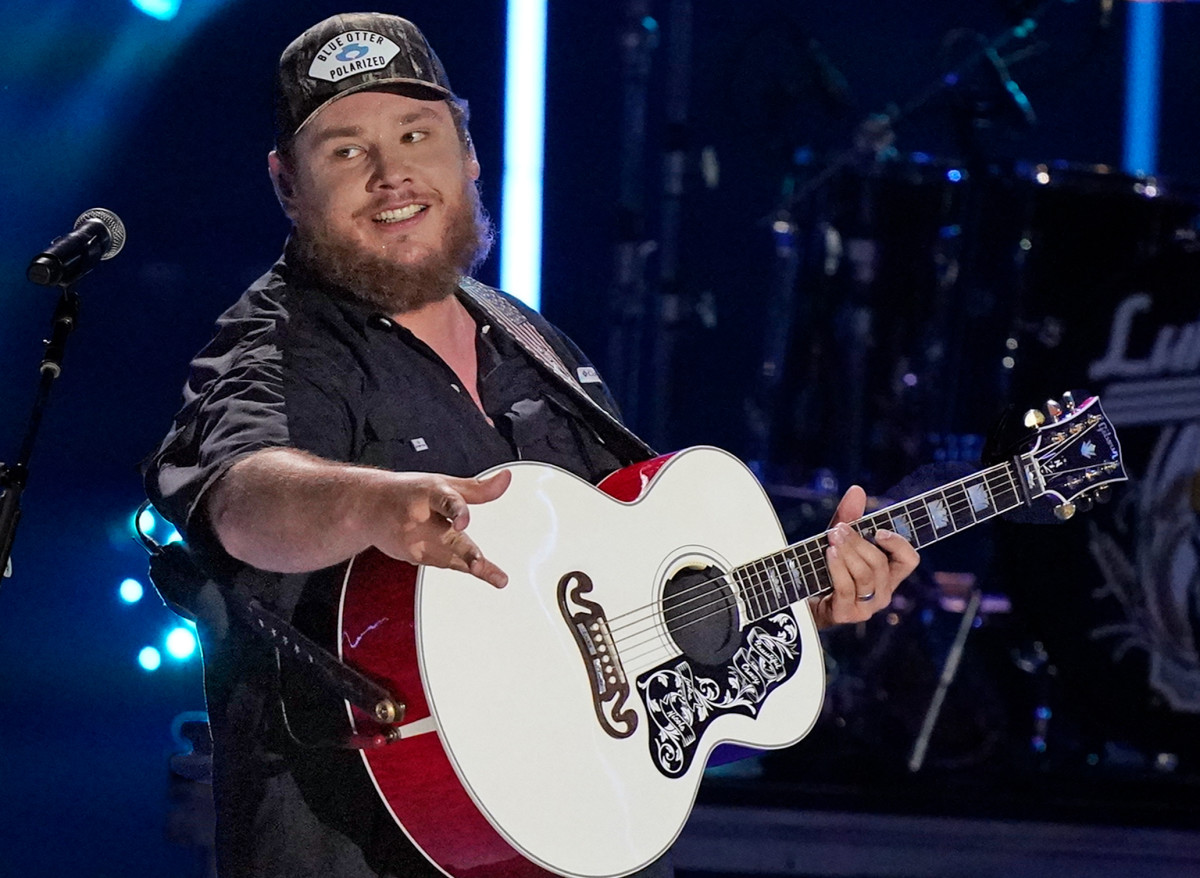 luke combs net worth