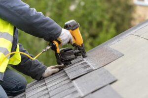 How to Find the Right Roofing Contractor in Centereach NY: What Should You Look For?