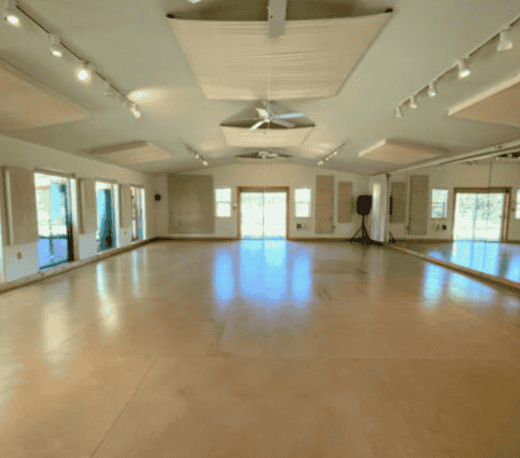 What to Know Before Choosing a Yoga Retreat Center Arizona